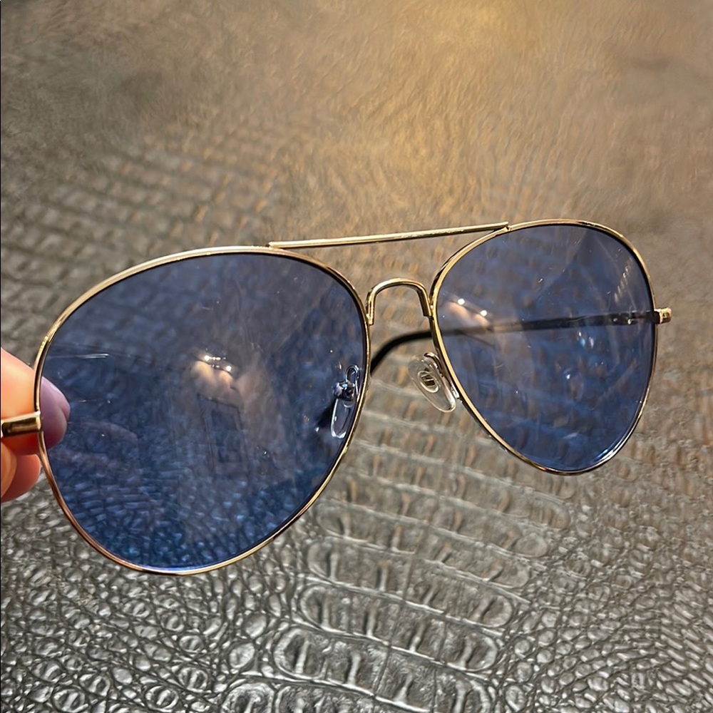 Stylish Silver Aviator Sunglasses with Blue Lenses UV400 Protection